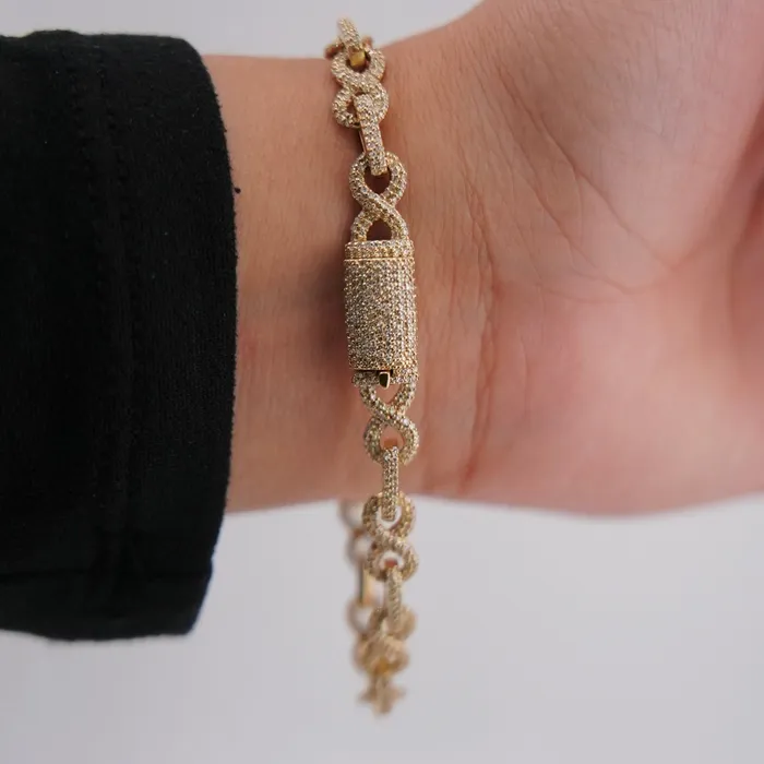 AB and J Bracelets 10k Gold Diamond Infinity Bracelet 7in C717