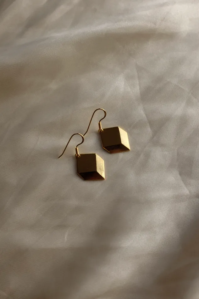 Earrings collectionno2 0021CUBE GOLD EARRINGS