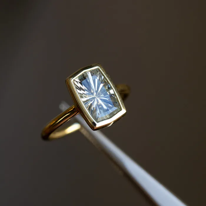 Rob Coggins Rings 259ct Fantasy Cut Untreated Montana Sapphire Contemporary Bezel Set Ring in 18k Yellow