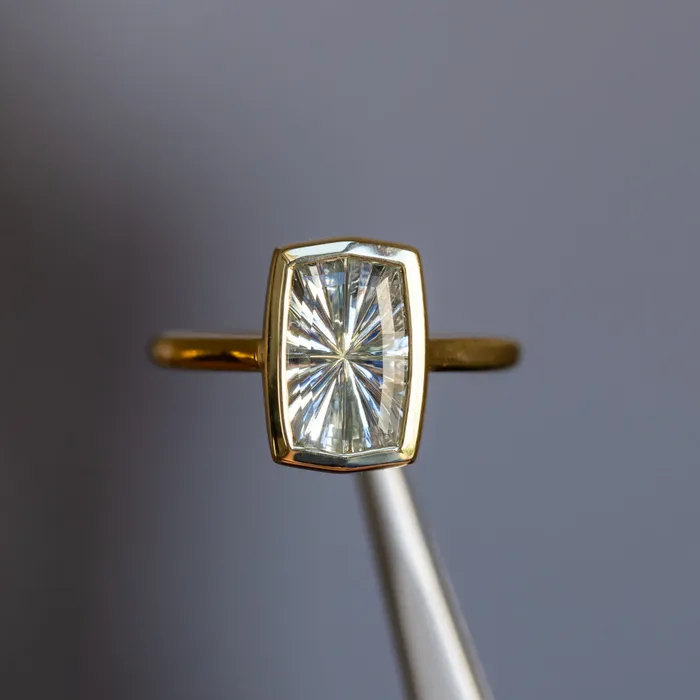 Rob Coggins Rings 259ct Fantasy Cut Untreated Montana Sapphire Contemporary Bezel Set Ring in 18k Yellow