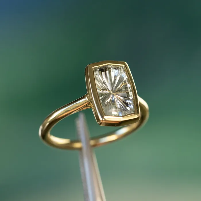 Rob Coggins Rings 259ct Fantasy Cut Untreated Montana Sapphire Contemporary Bezel Set Ring in 18k Yellow