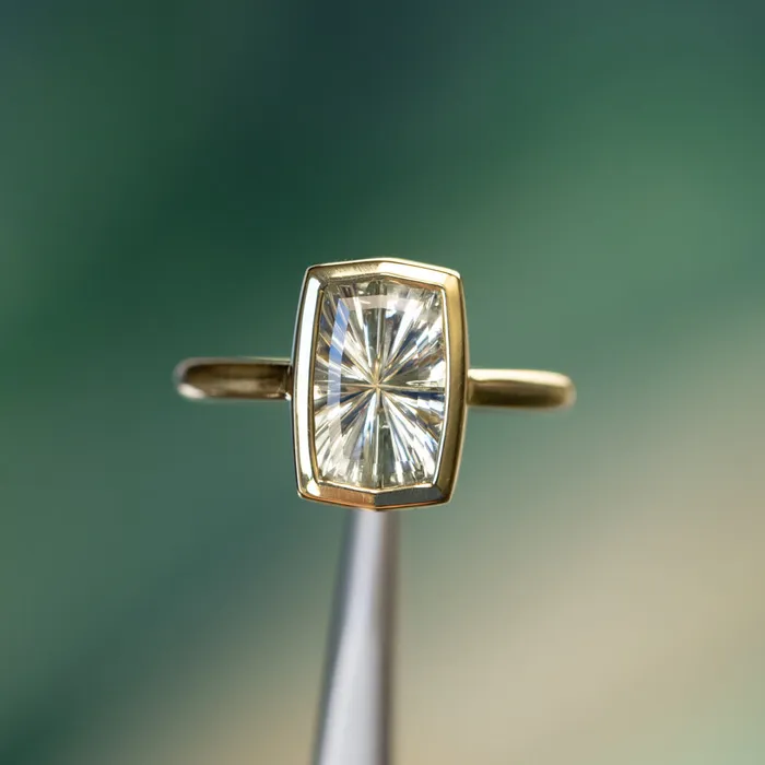 Rob Coggins Rings 259ct Fantasy Cut Untreated Montana Sapphire Contemporary Bezel Set Ring in 18k Yellow