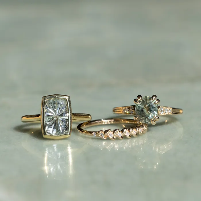 Rob Coggins Rings 259ct Fantasy Cut Untreated Montana Sapphire Contemporary Bezel Set Ring in 18k Yellow