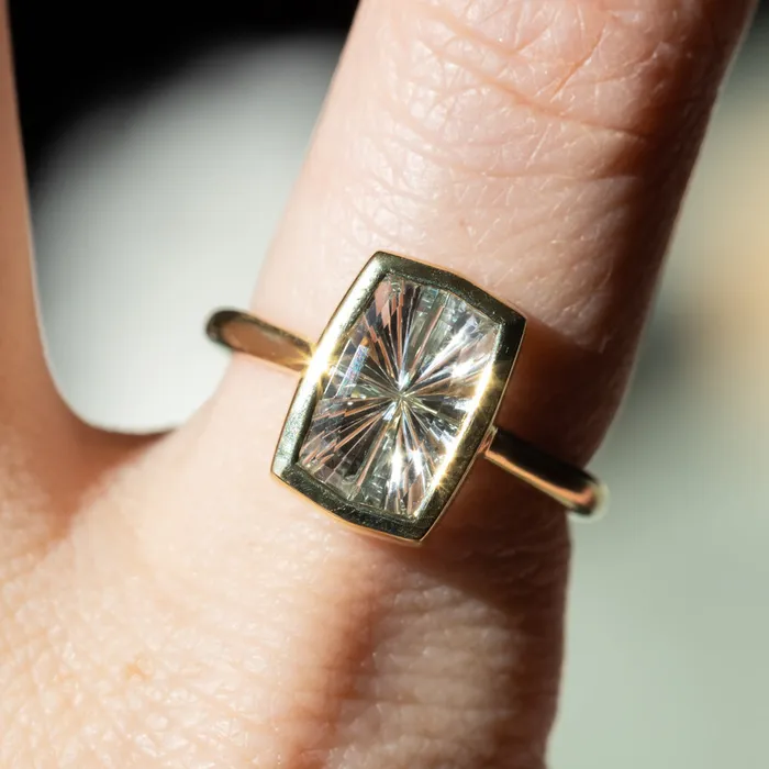Rob Coggins Rings 259ct Fantasy Cut Untreated Montana Sapphire Contemporary Bezel Set Ring in 18k Yellow